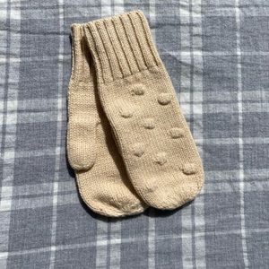 Crewcuts Bobble mittens in oatmeal color. Size small. NWT.